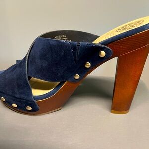 Vince Camuto VC-Elora platform sandal. Dark Navy True Suede.